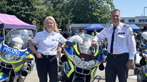 Göttingens Polizeipräsidentin Tanja Wulff-Bruhn mit Dirk Fornoff, Polizeivizepräsident des Polizeipräsidiums Südhessen, beim Motorradsicherheitstag am Samstag (21. Juni) in Osterode am Harz.