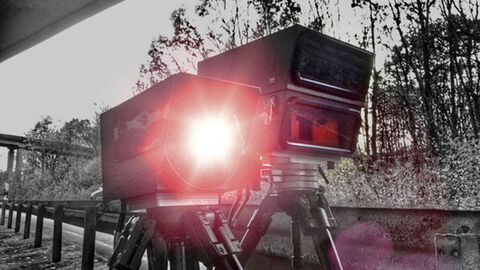 Geschwindigkeitsmessgerät am Straßenrand