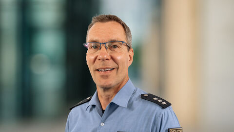 Markus Imke vor unscharfen Hintergrund