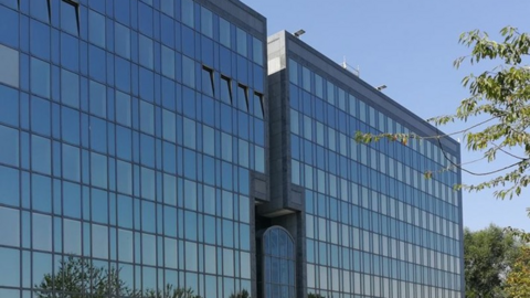 Gebäude mit Glasfassade