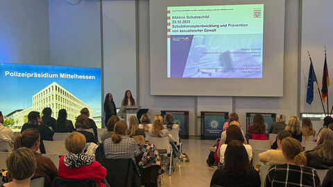 Übersichtsazufnahme der Teilnehmenden an der Präventionsveranstaltung "Brich dein Schweigen" in Gießen