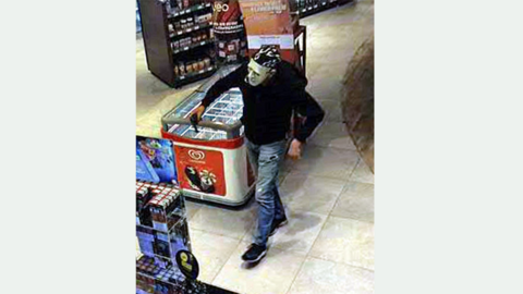 Unbekannter Täter mit Schusswaffe