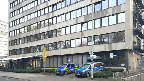 11. Polizeirevier mit Streifenwagen