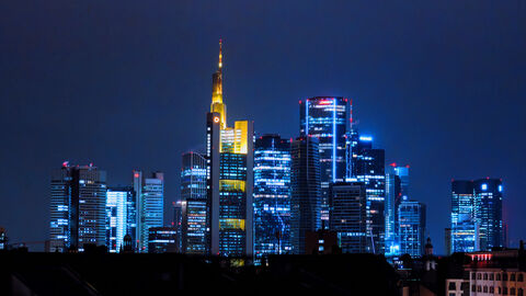 Skyline von Frankfurt am Main bei Nacht