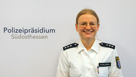 Ansprechperson LSBT*IQ Sarah Fuhrländer im Polizeipräsidium Südosthessen