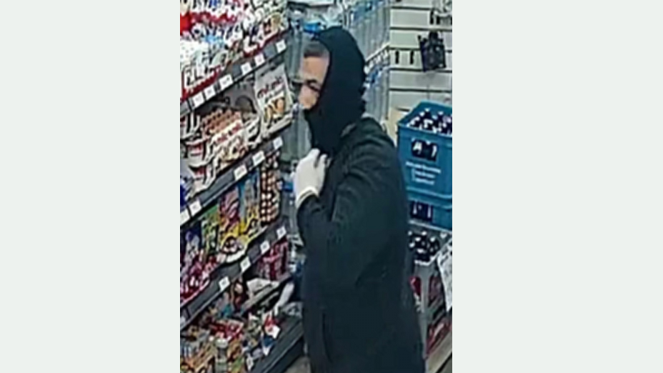 Unbekannter Täter 1 im Verkaufsraum - Bild 2