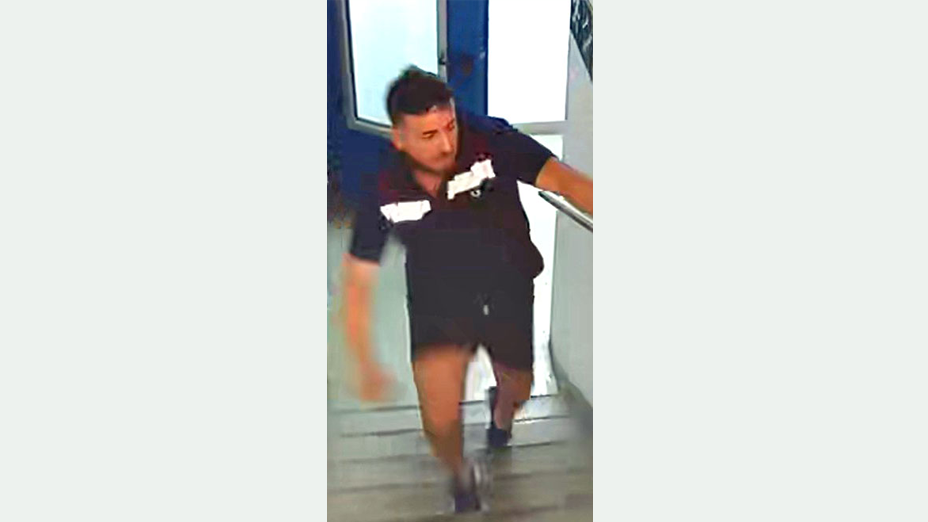 Unbekannter Täter 2 im Treppenhaus - Bild 2